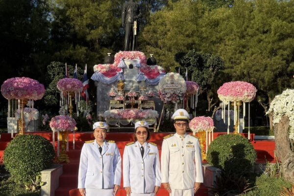 The Office of Agricultural Economics Region 1 Participates in King Chulalongkorn Memorial Day Ceremony
